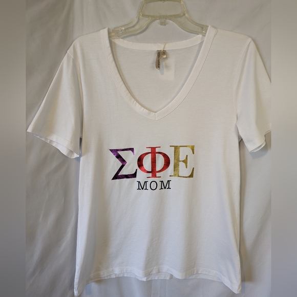 Banana Republic Sigma Phi Epsilon MOM White V-neck T-shirt, Small, NWT - Picture 1 of 10